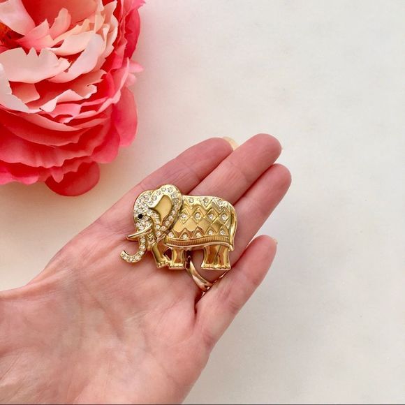 Goldtone Elephant Brooch Pin CZ Gems & Texture NWT - Picture 3 of 6